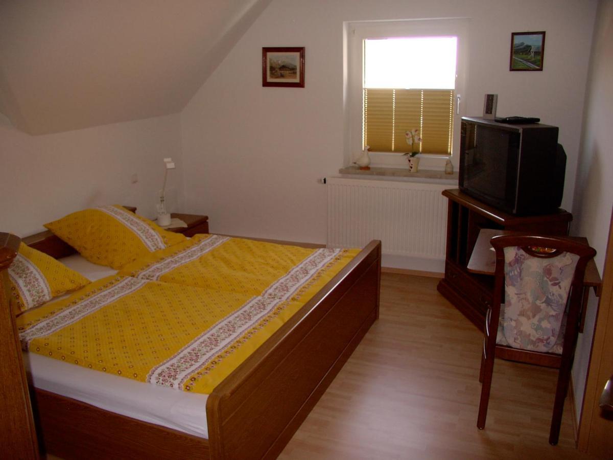 Gaestehaus Kloep Gmbh Hillesheim Buitenkant foto